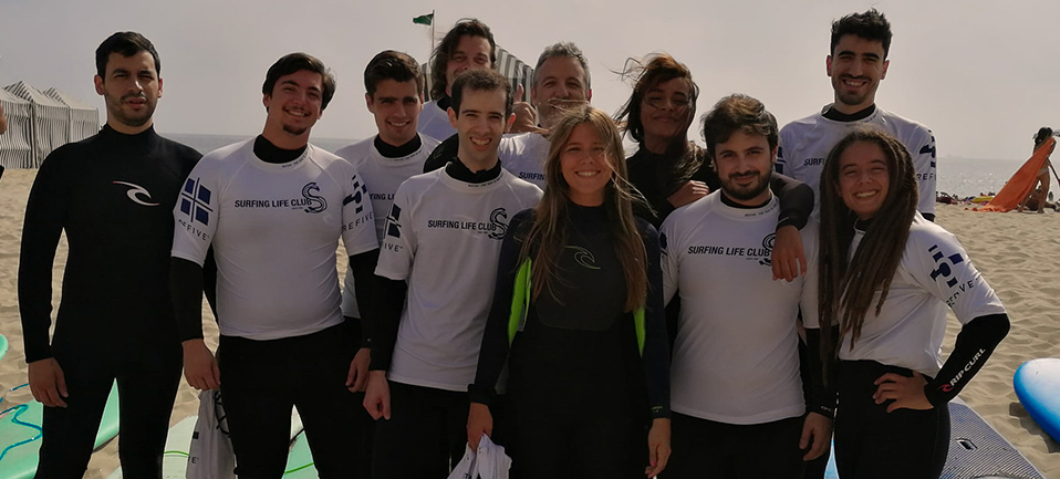 A equipa da Zalox aventurou-se numa aula de Surf